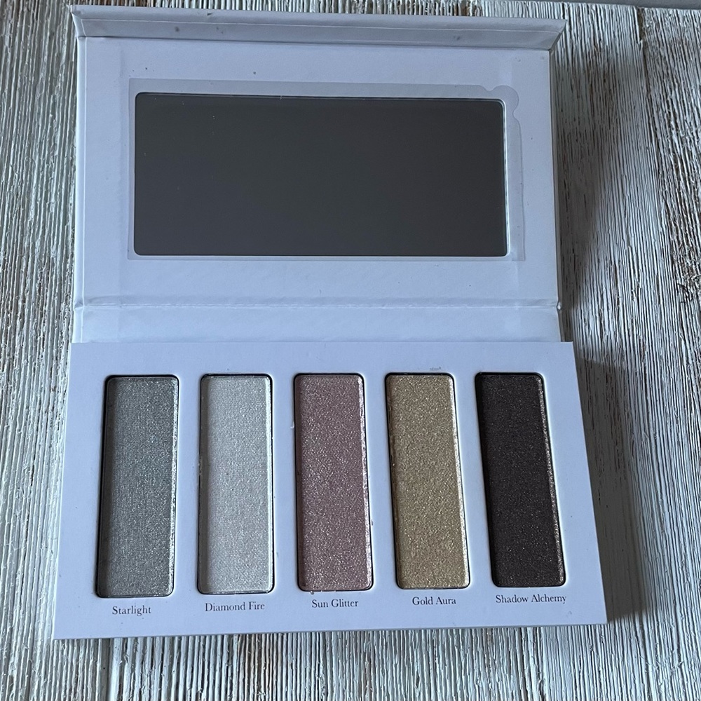 Eyeshadow palette